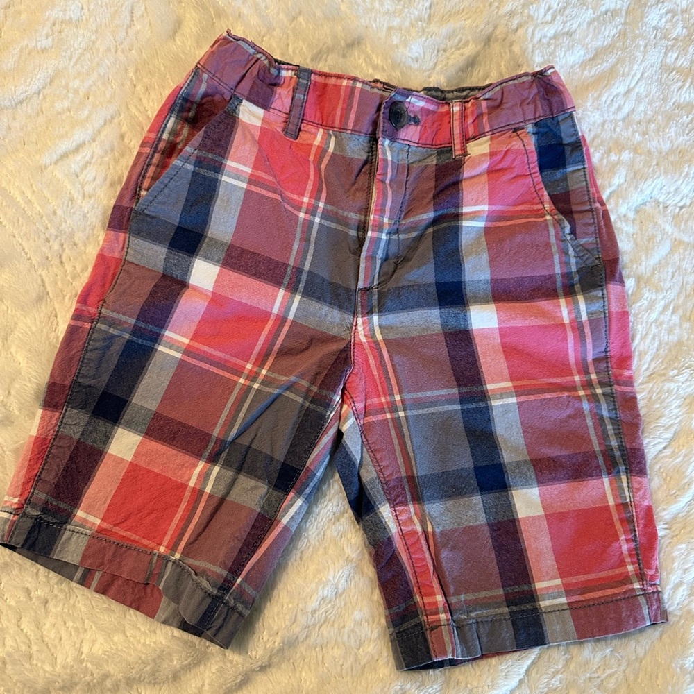 Like new The Children’s Place boys chino shorts. Size 8